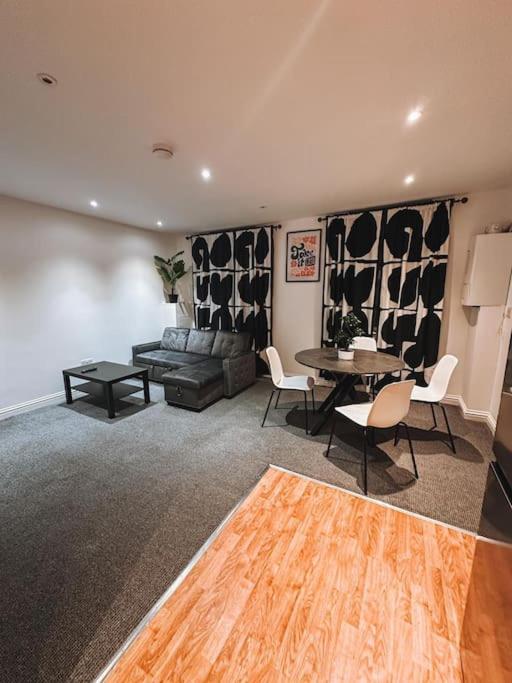 Modern 2 Bedroom Flat In Balham * Londra