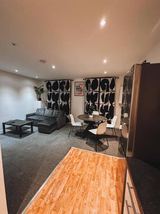 Modern 2 Bedroom Flat In Balham * Londra
